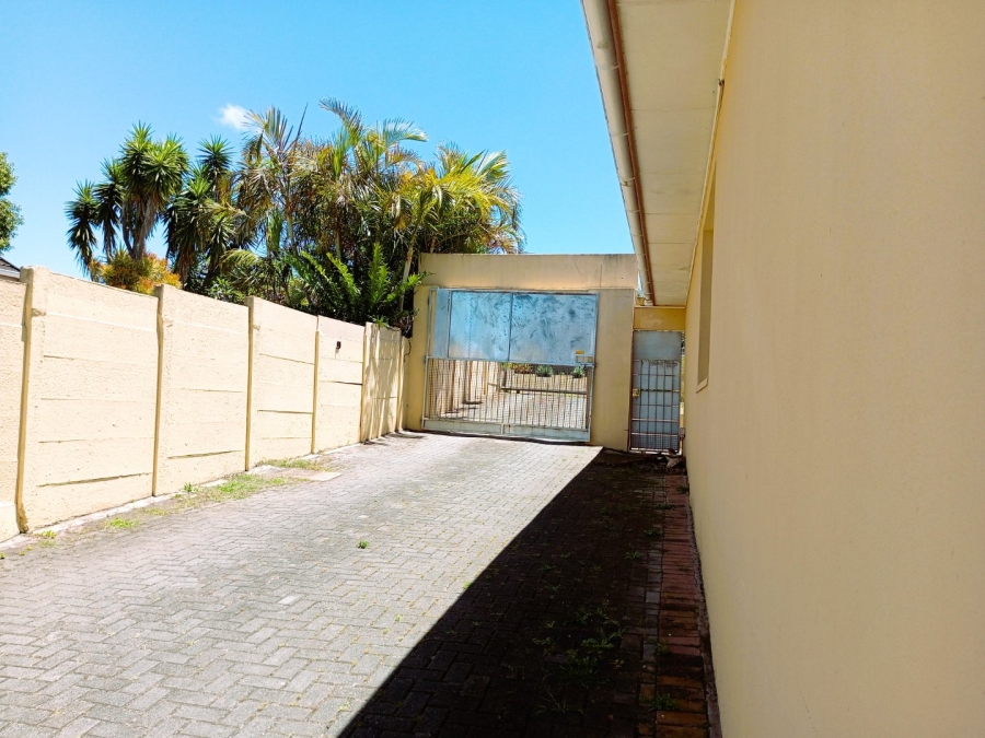 3 Bedroom Property for Sale in Amalinda North Eastern Cape